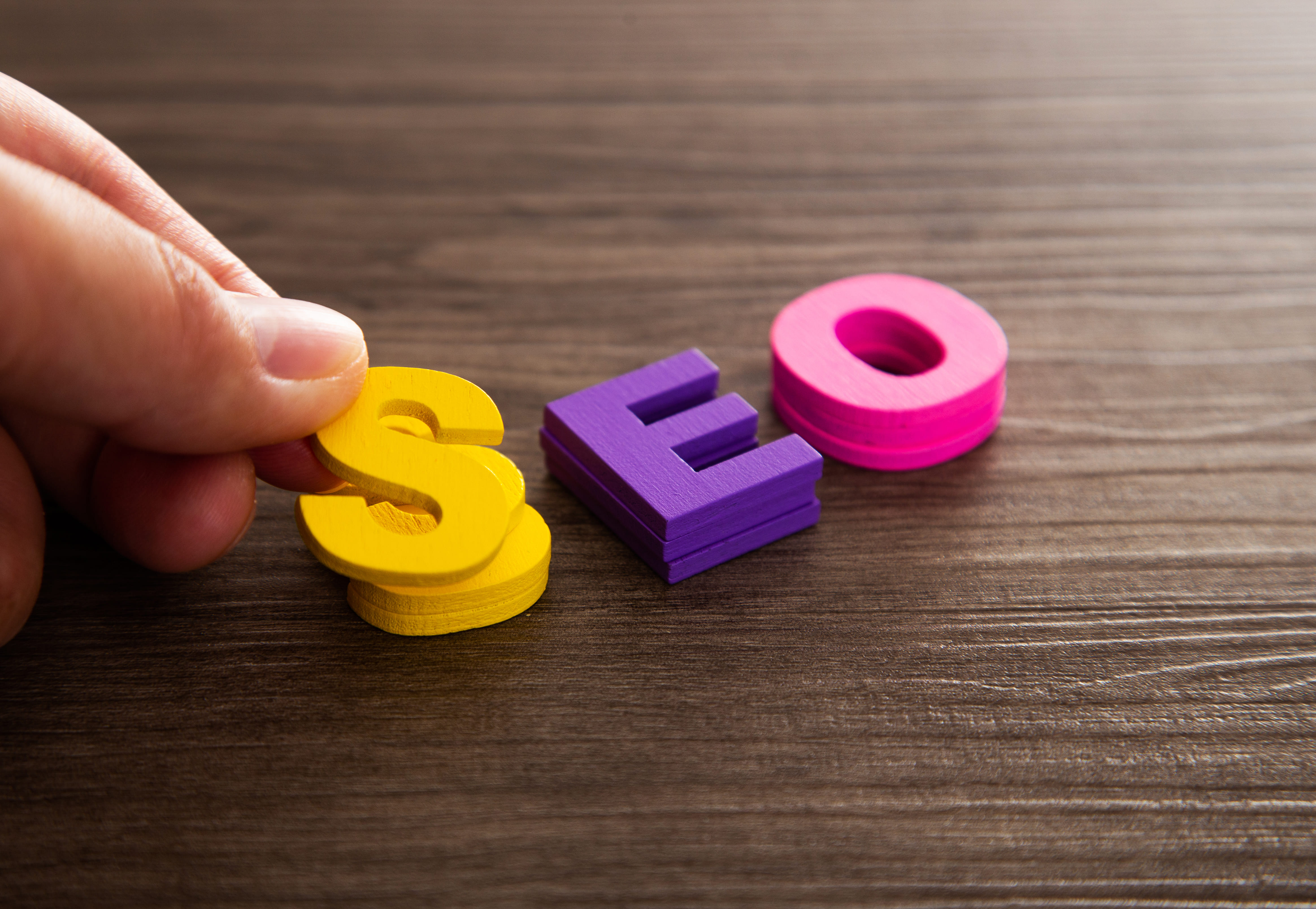 Canibalização de SEO: Quando o Blog Concorre com a Página de Serviço